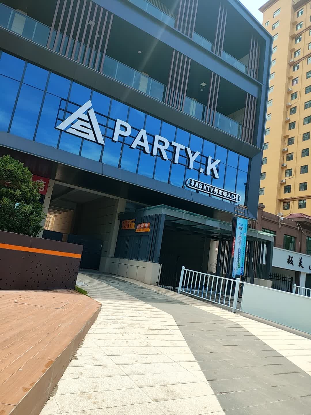 PARTY.K