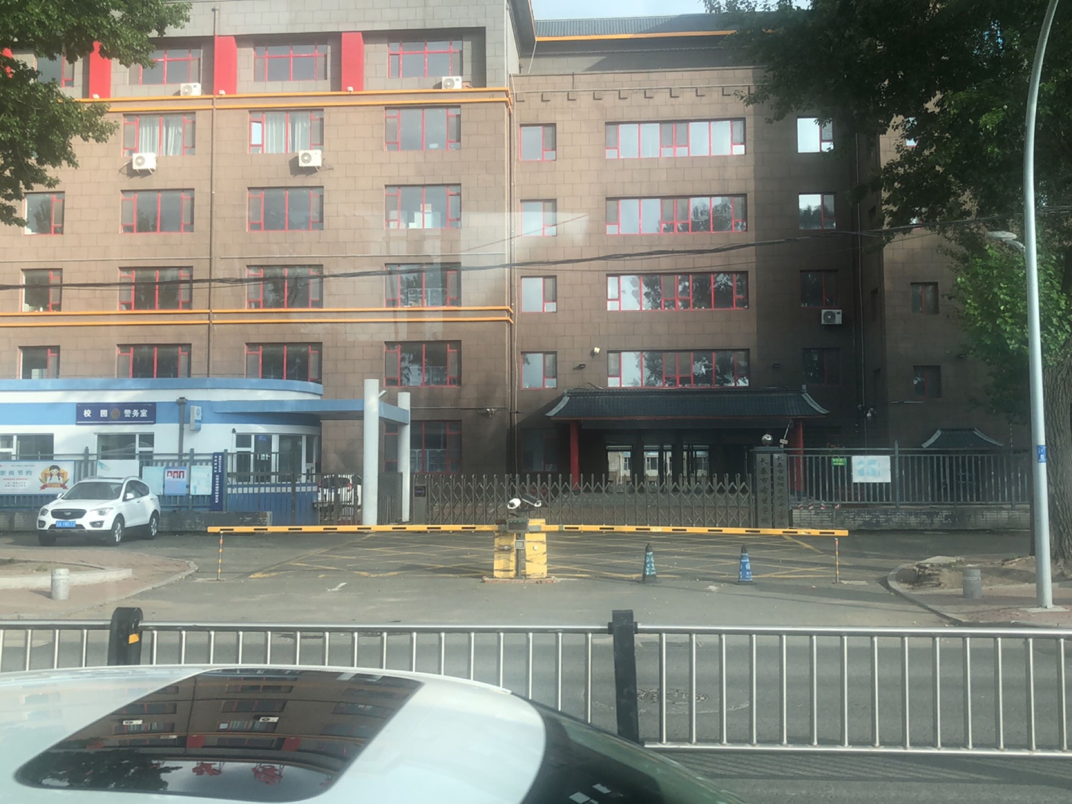 长春市希望学校-地上停车场