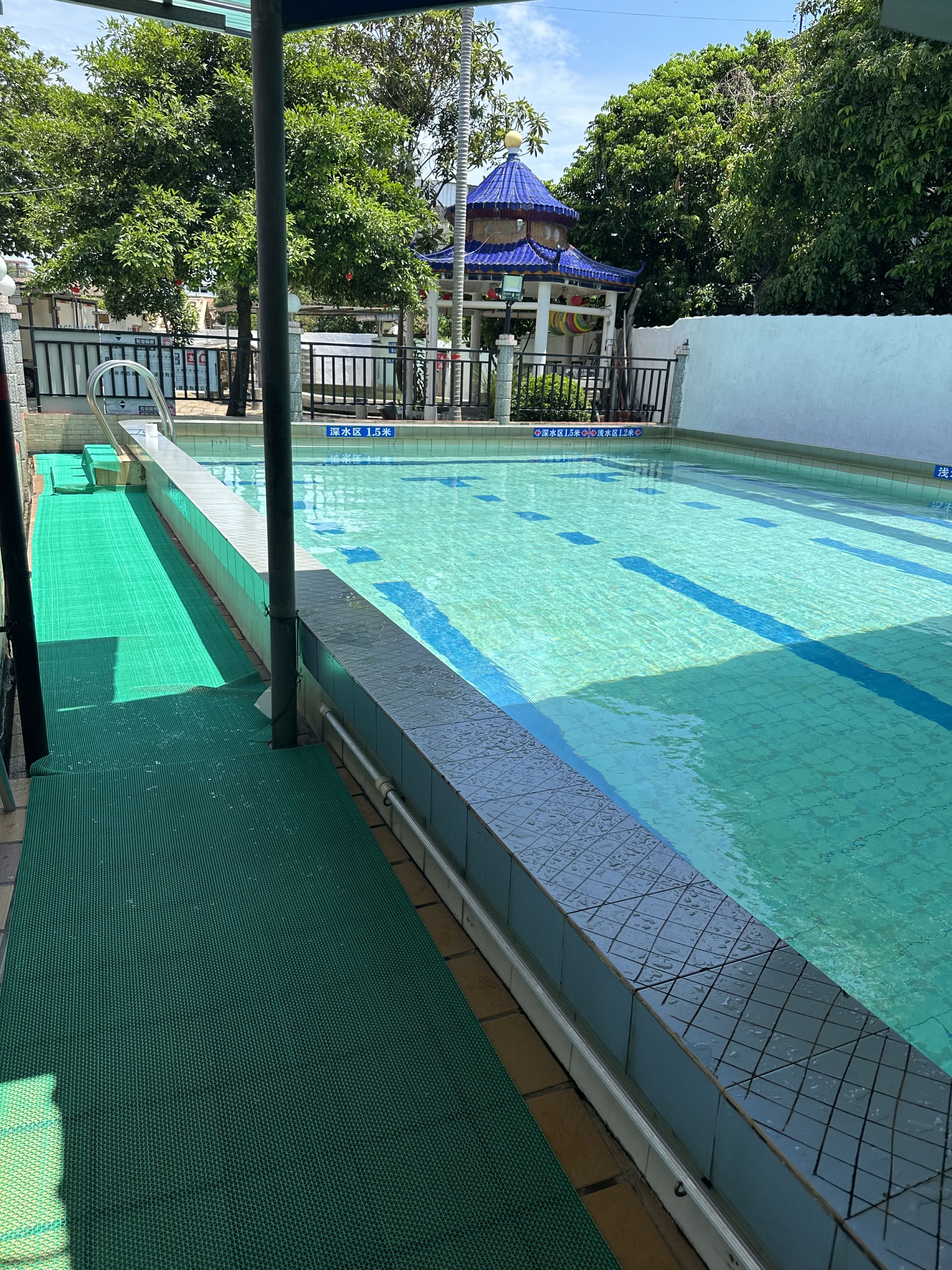 西场滨江游泳场