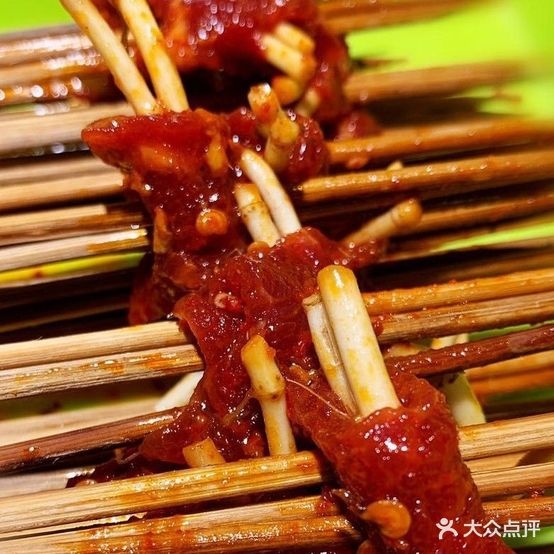 巴人治灶串串香。(理工店)