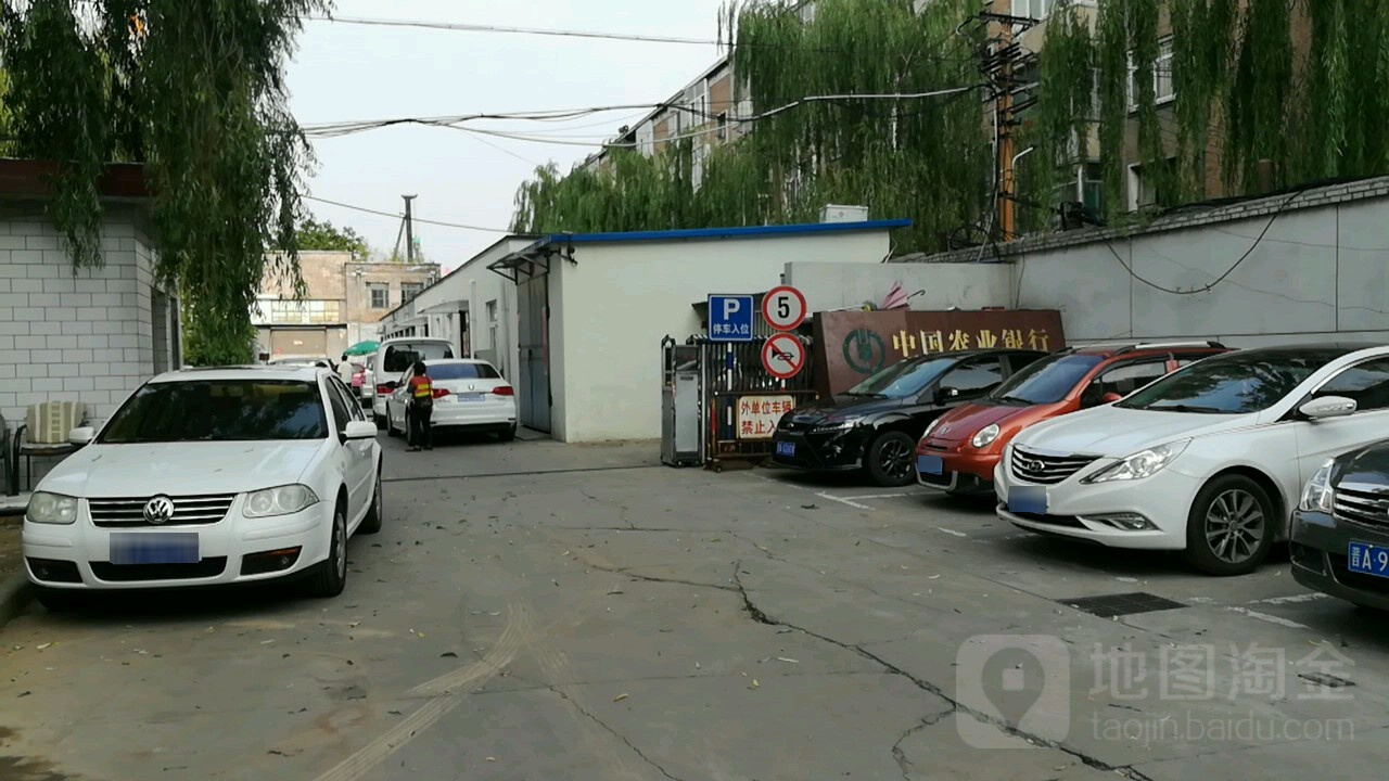 山西省农行宿舍(新矿院路)地上停车场-出入口