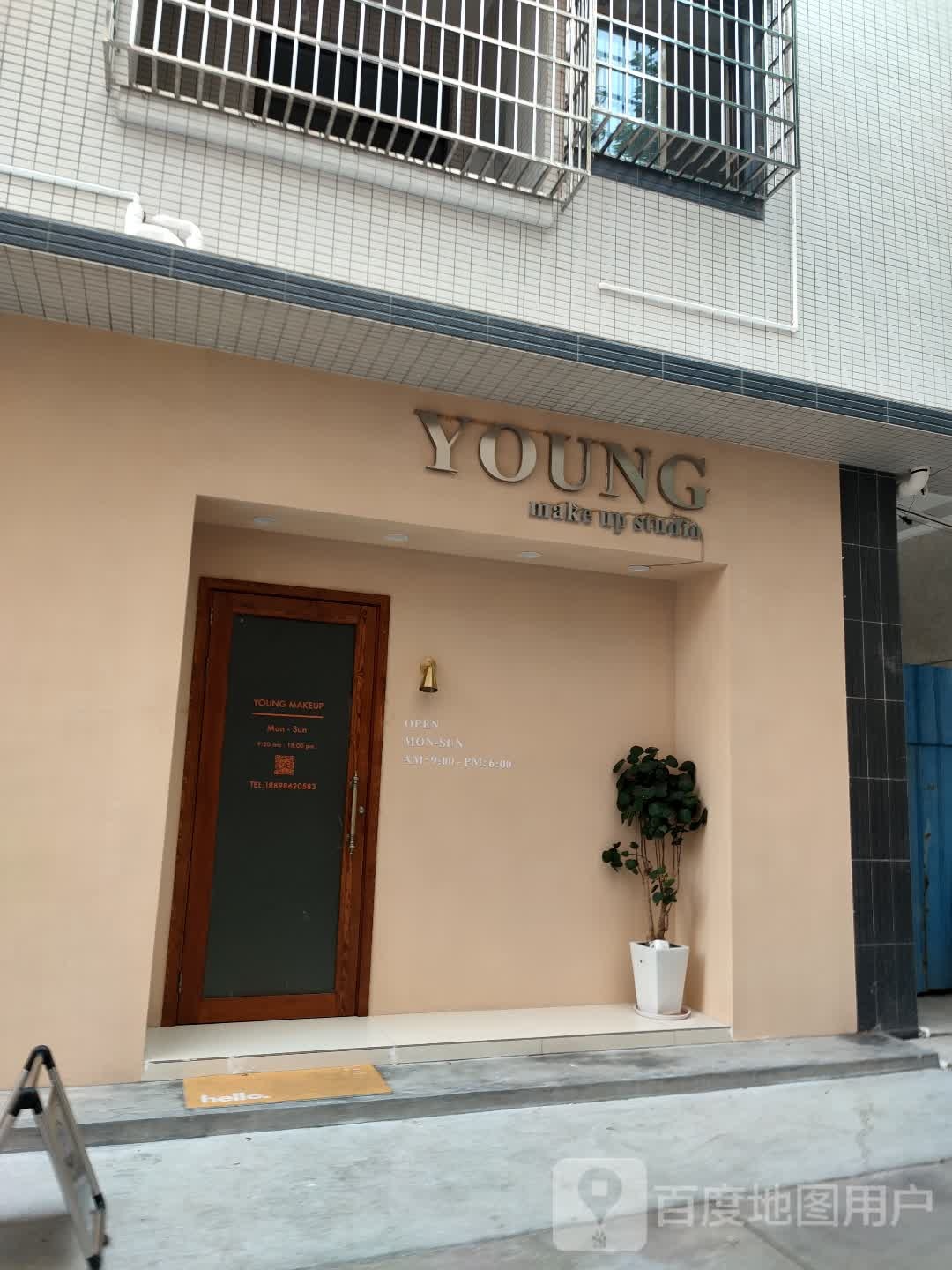 YOUNG make up studio