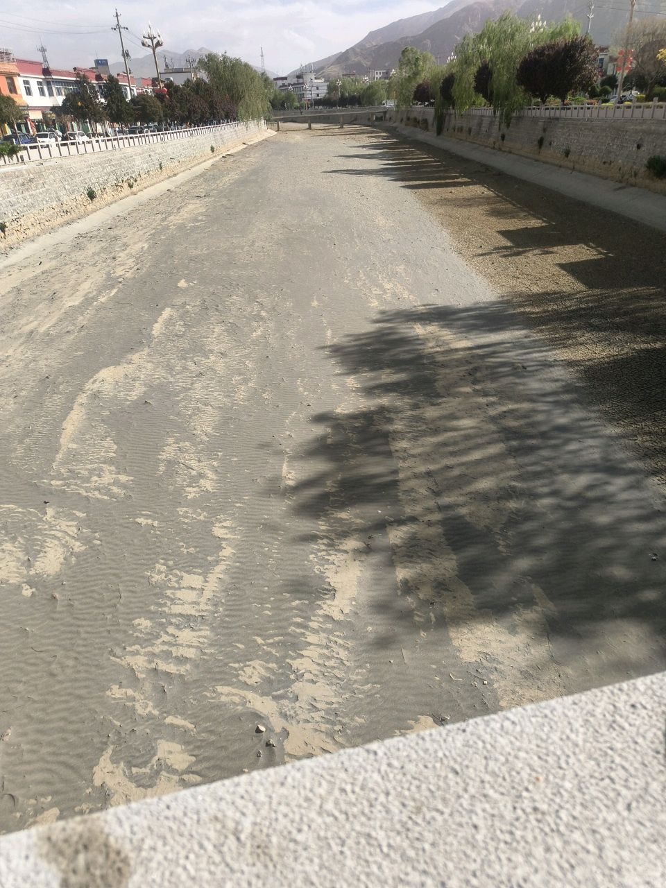 雅隆河