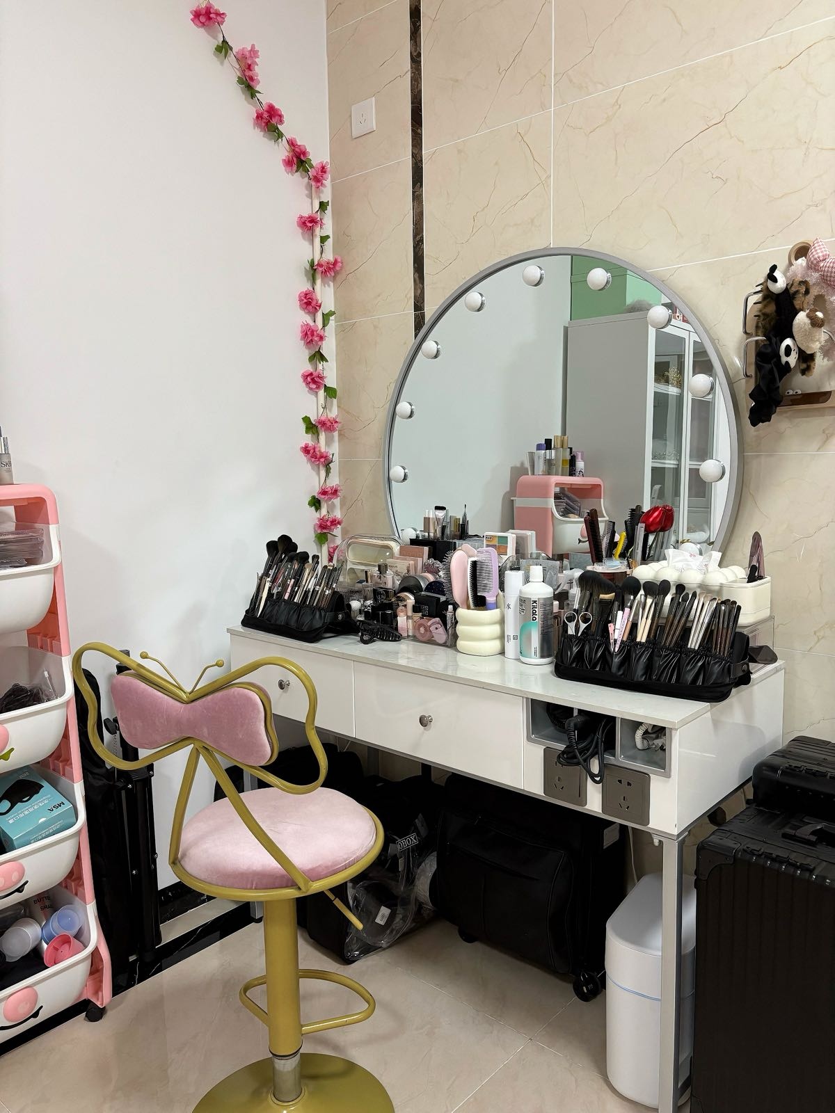 玖玥妆理美容美甲工作室