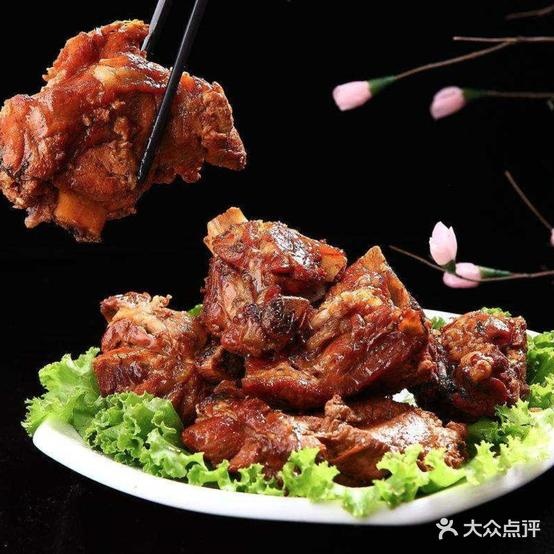 爱晚亭太湖三百白私房菜(香雪路店)