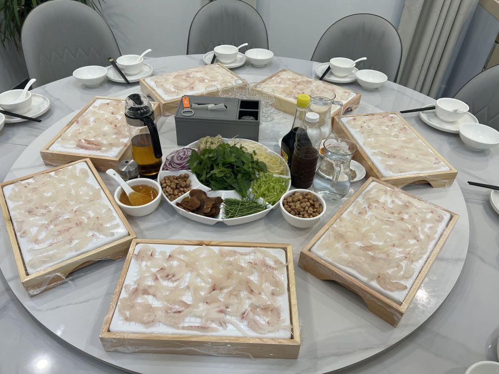 黄槐鸽主题餐厅环境