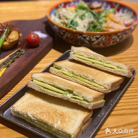 June六月荷西餐厅