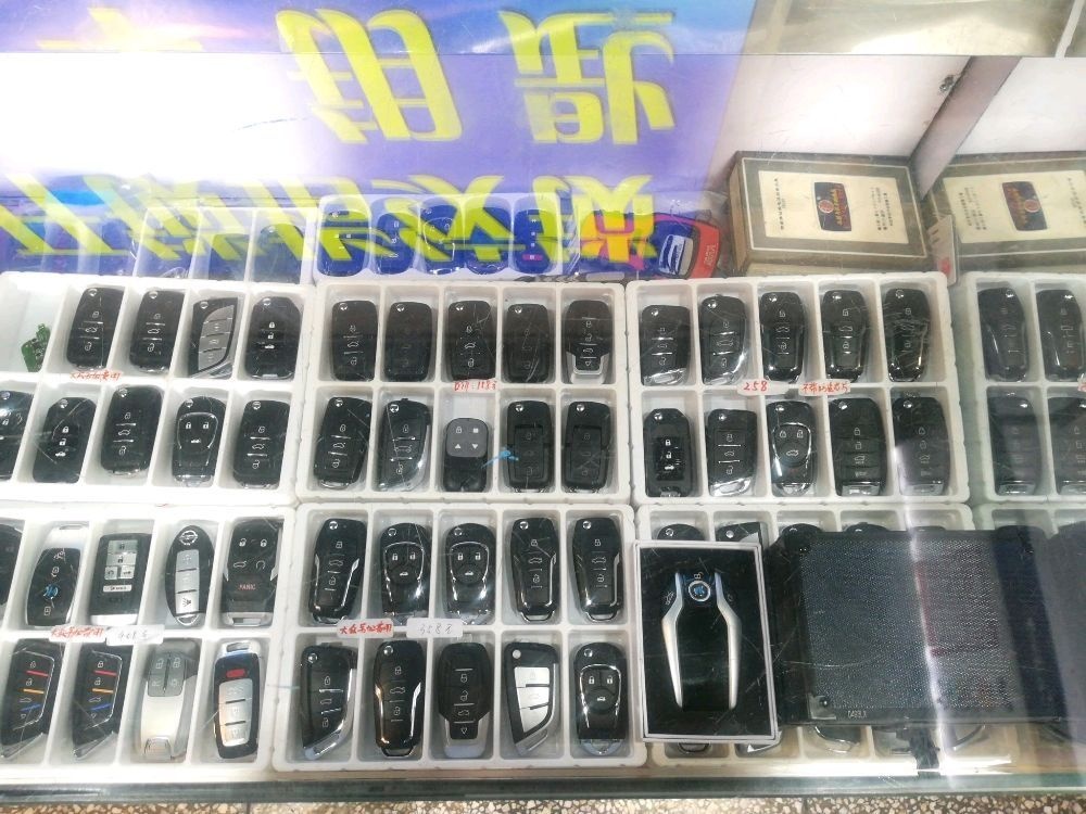 钟师傅专业维修开锁汽车钥匙