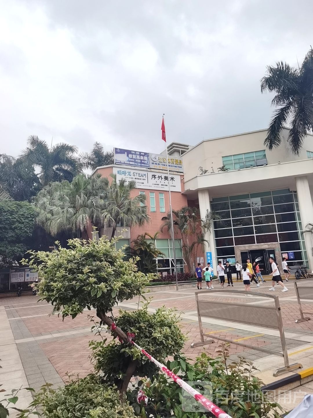 雅居乐雍华庭会所泳池