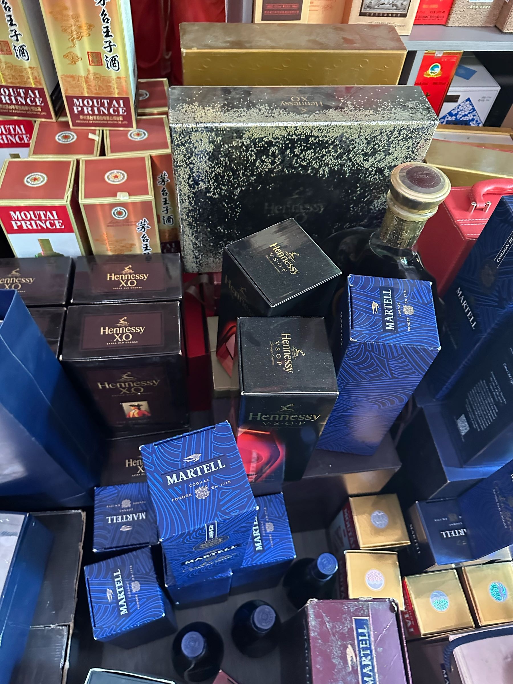 金品烟'酒收购茅台酒洋酒名酒礼品冬虫夏草回·收老酒(和南路店)