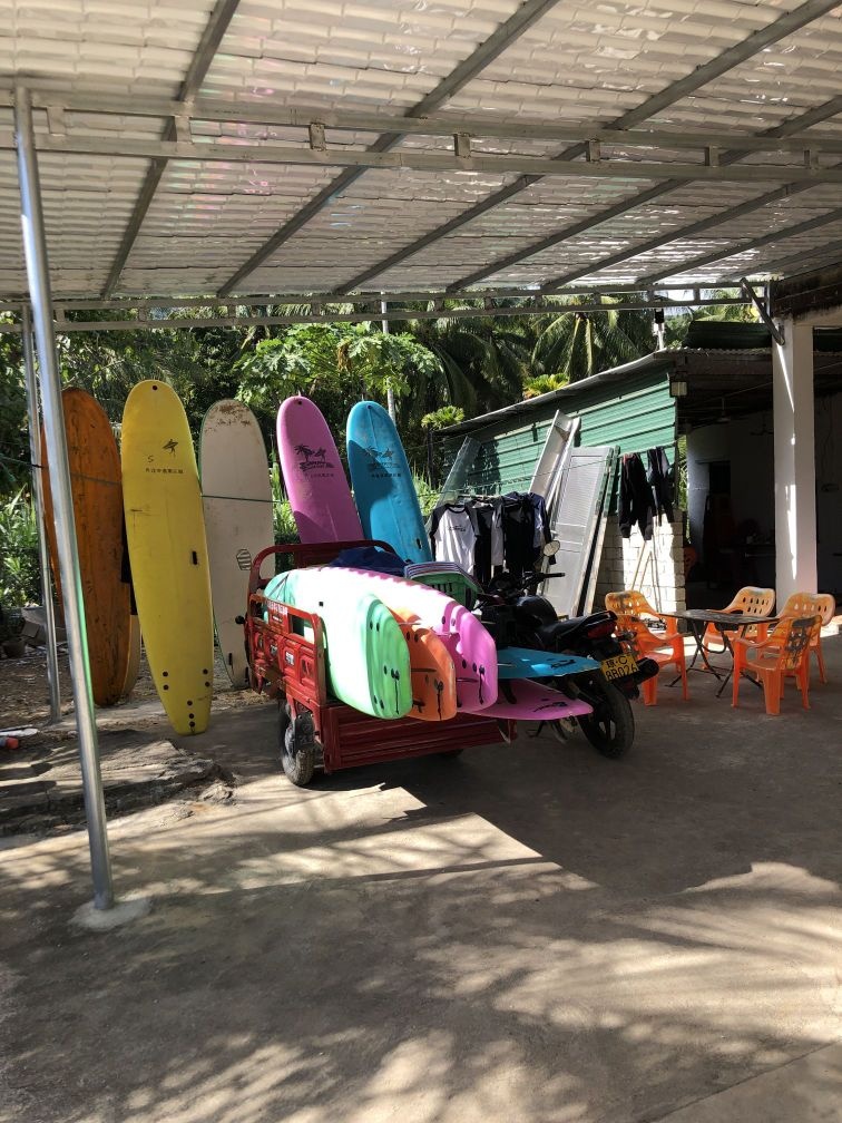 界锋冲浪俱乐部