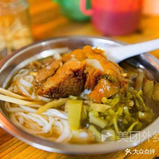 民师老牌脆皮猪脚粉(育才路店)
