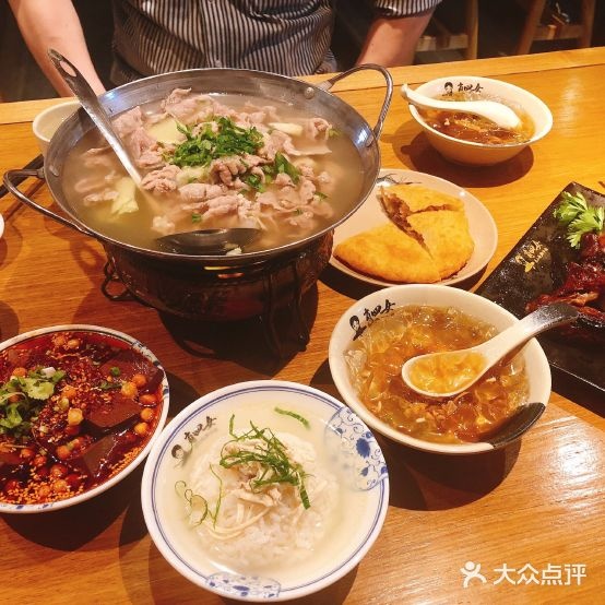 肖四女乐山翘脚牛肉(中集店)