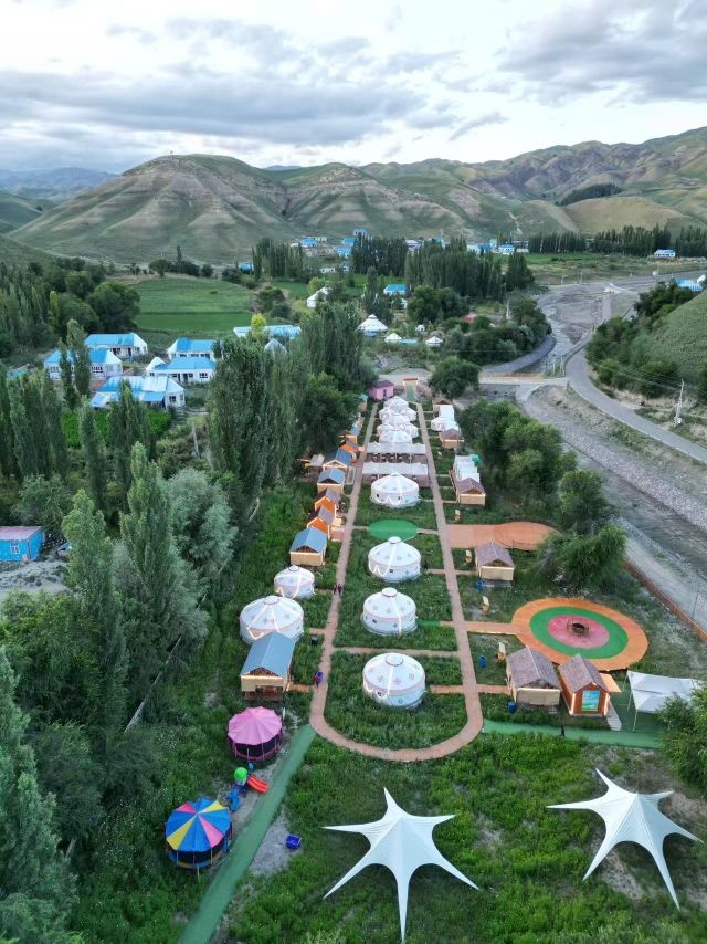 阿勒玛连心山庄