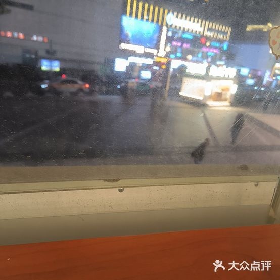 两两书吧(世茂Emall店)
