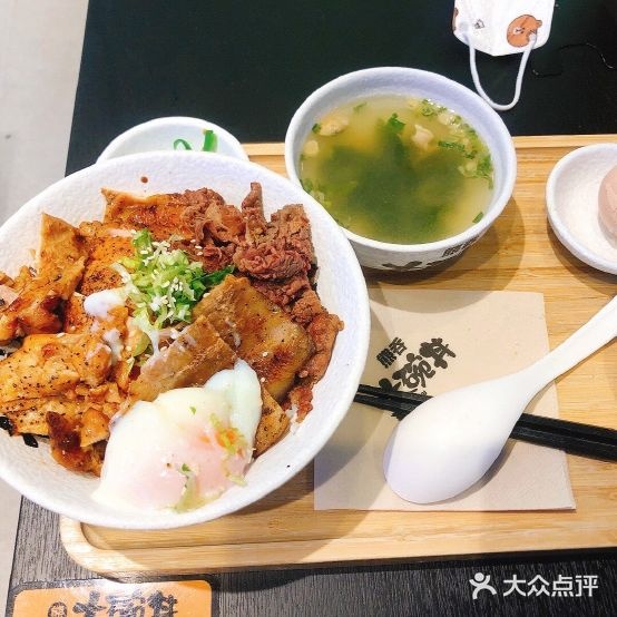 熊吞大碗丼日式烤肉饭(贵阳南国花锦购物中心店)