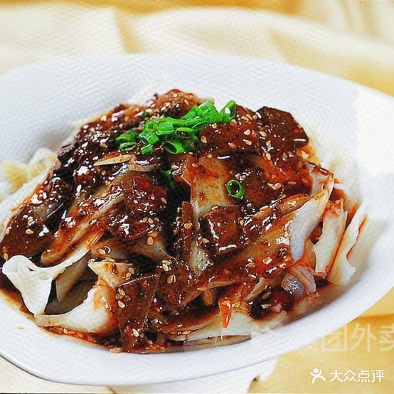 镇川碗托亮面(东兴街)