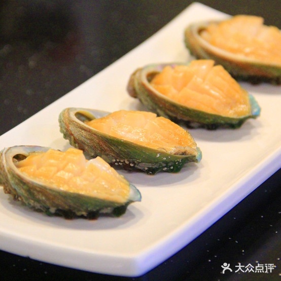 客满居餐饮