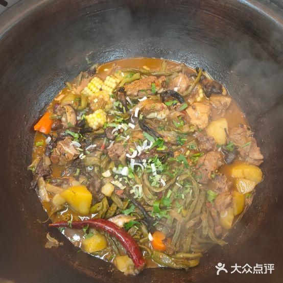 靠山屯铁锅炖人烧烤(简筑家园店)