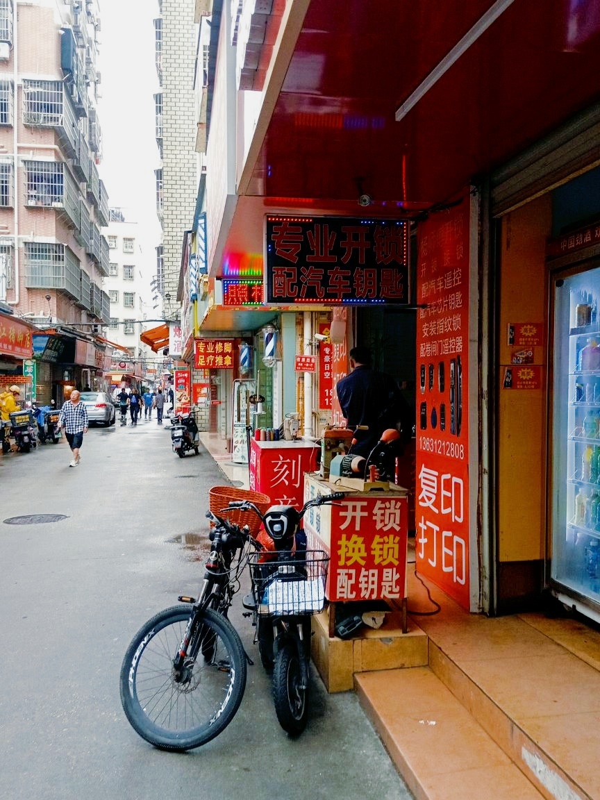 专业开锁换锁开汽车锁配钥匙