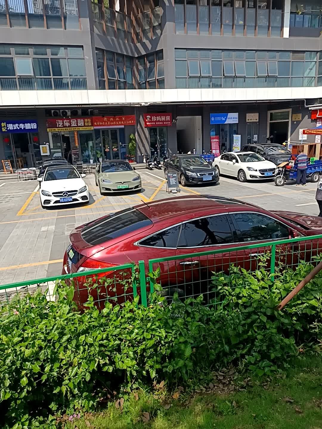 广东省深圳市盐田区臻湾云庭2栋B座07号商铺钊记港式牛腩粉