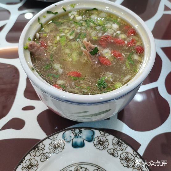 金莎特色乳鸽香