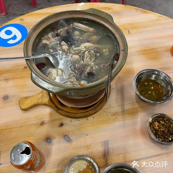 荣记榴莲花胶鸡煲牛杂煲(新港路店)