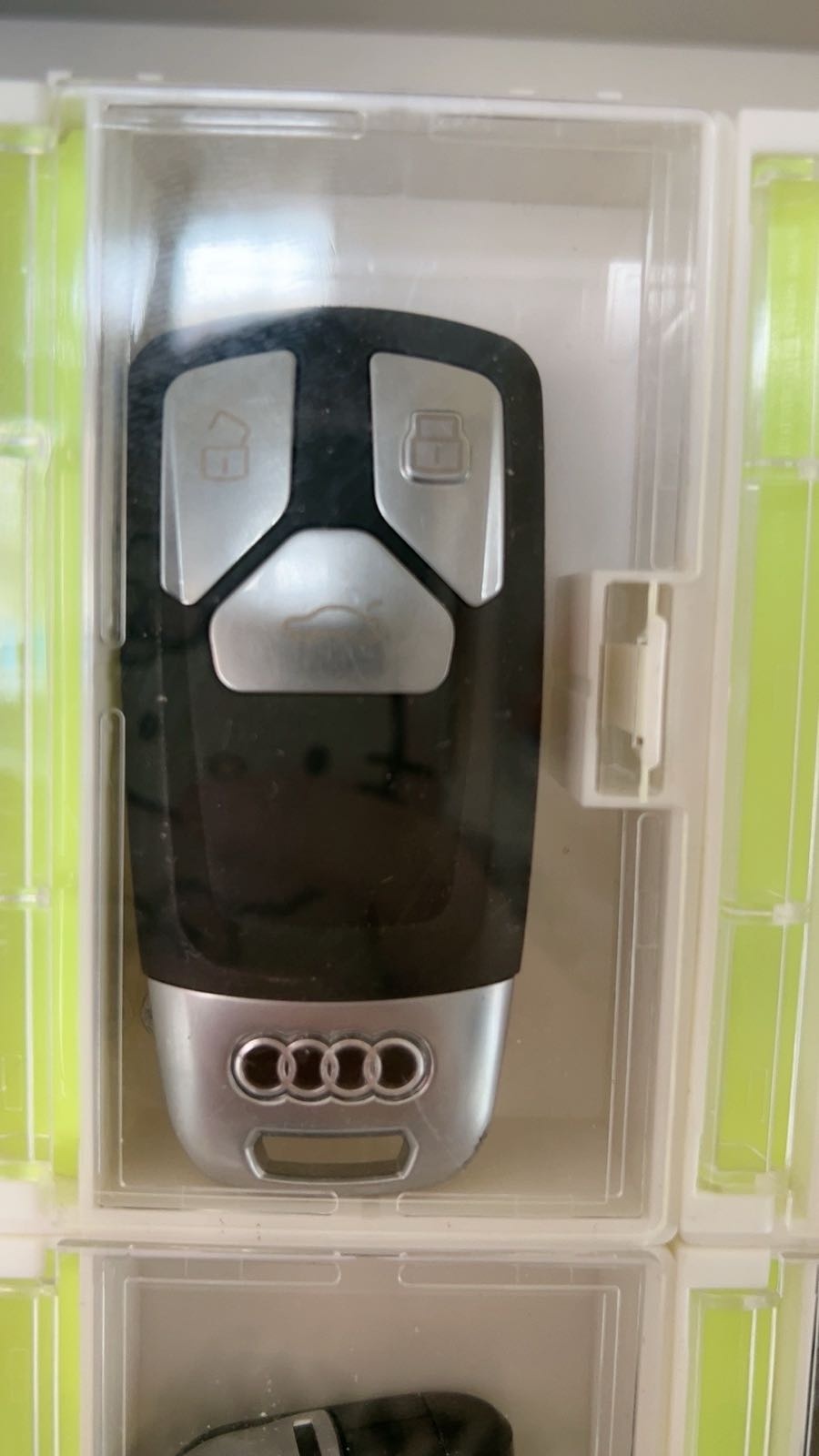 非凡开锁配汽车钥匙