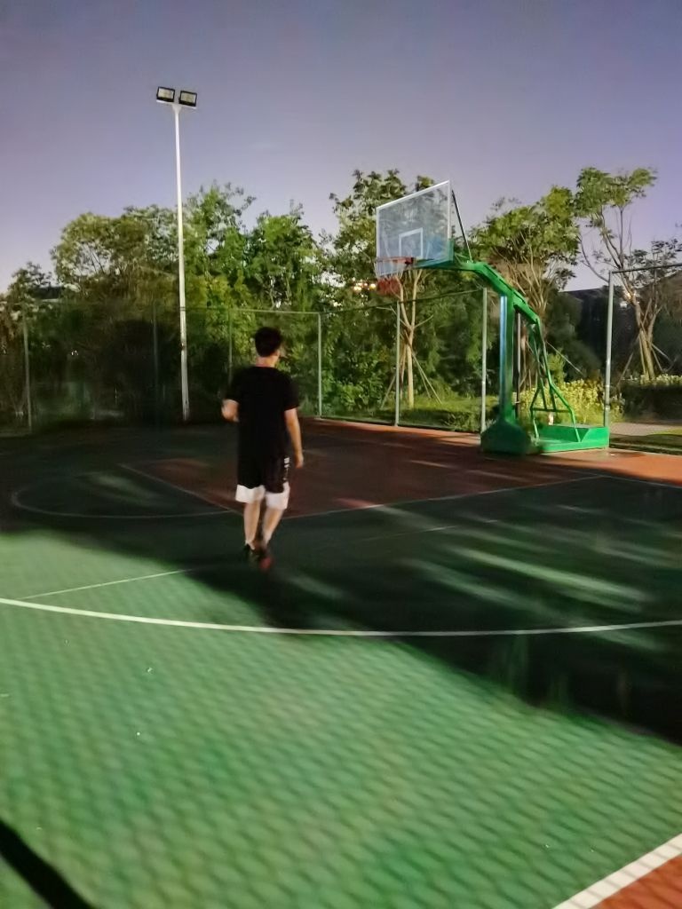 蓝球场