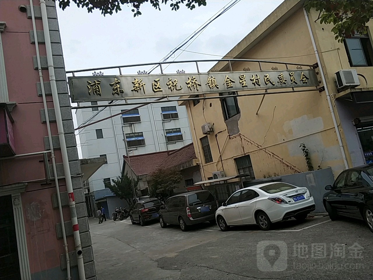 上海市浦东新区金亭路与金凰路交叉路口西北侧