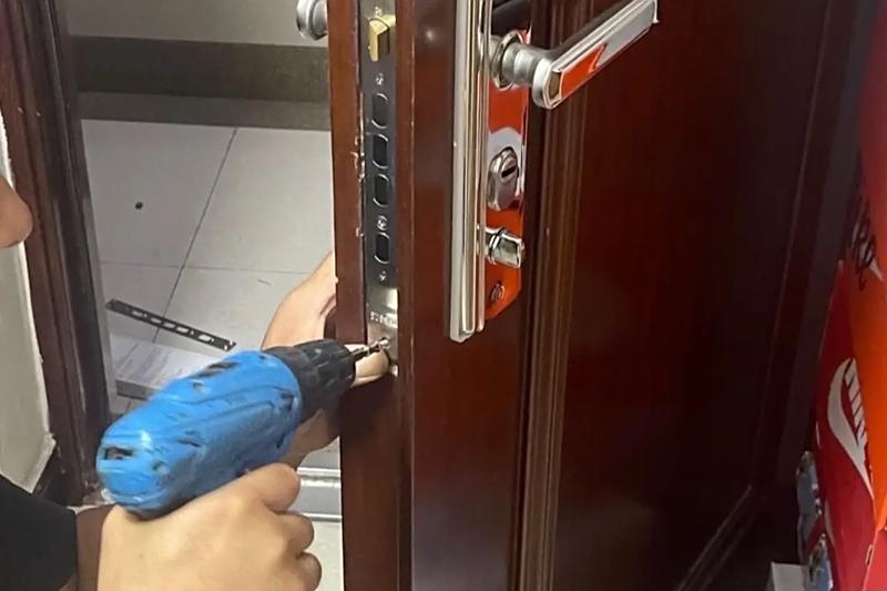 玉林顾家开锁换锁修锁