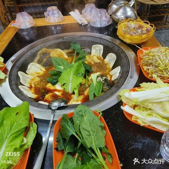 大吉大利文火铁锅炖(夏烧烤排档店)