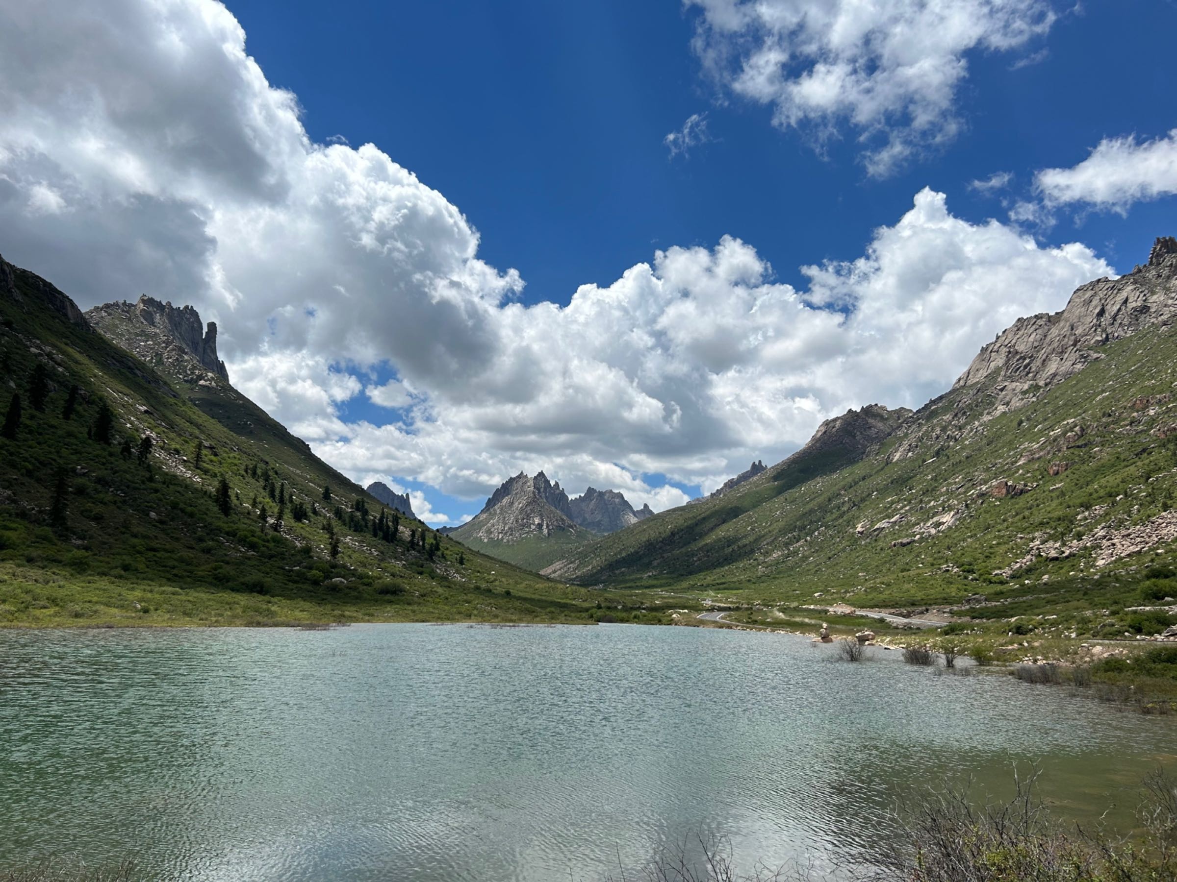 莲宝叶则风景区