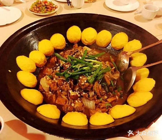 东北铁锅炖活鱼(畛河路店)