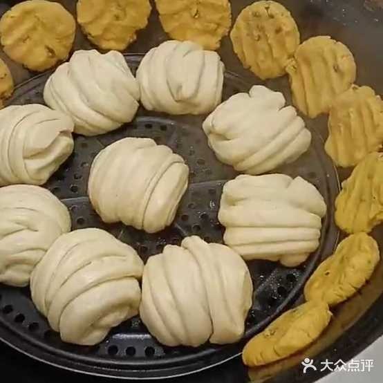 王颖东北蜀人家铁锅炖鱼(元街店)