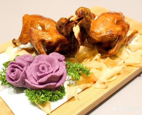 荆州南国温德姆九点渚宫中餐厅