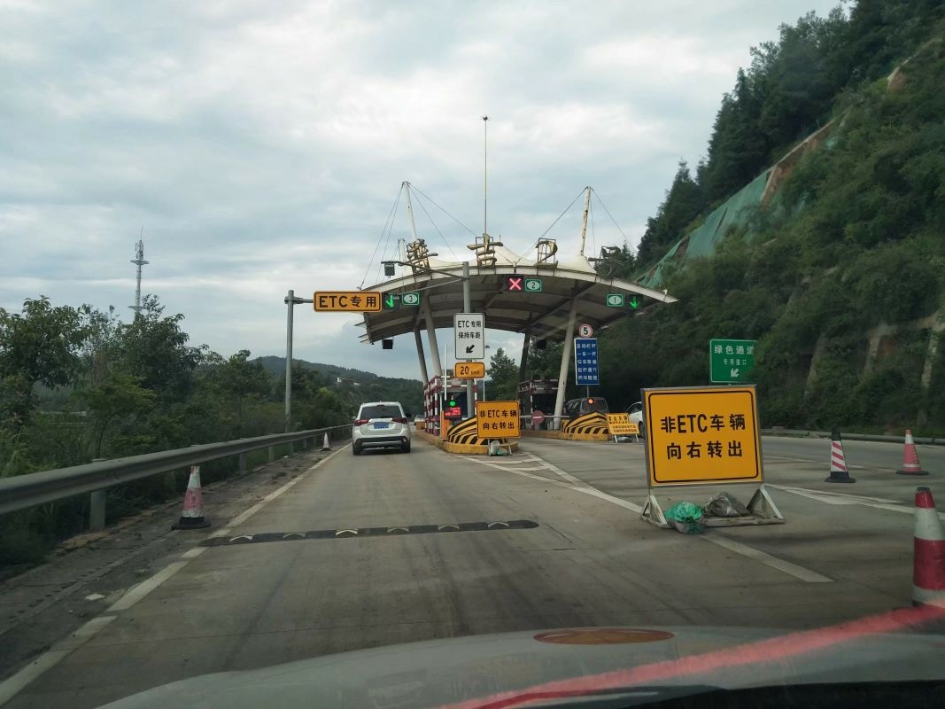 普吉2号收费站s0501昆明绕城高速入口东向