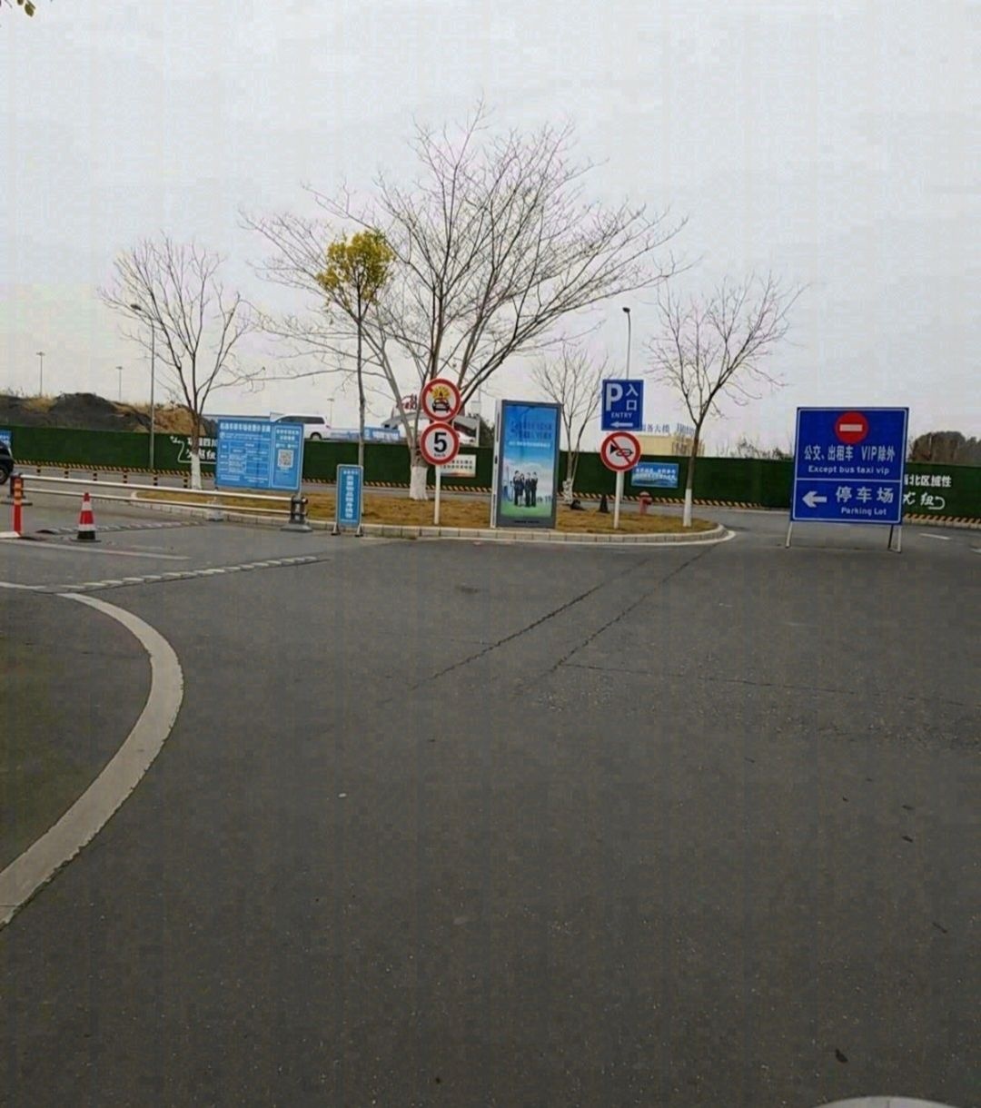 绵阳南郊机场-地上停车场