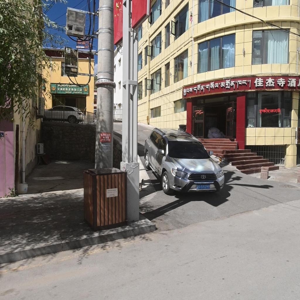 云南民族首饰加工店