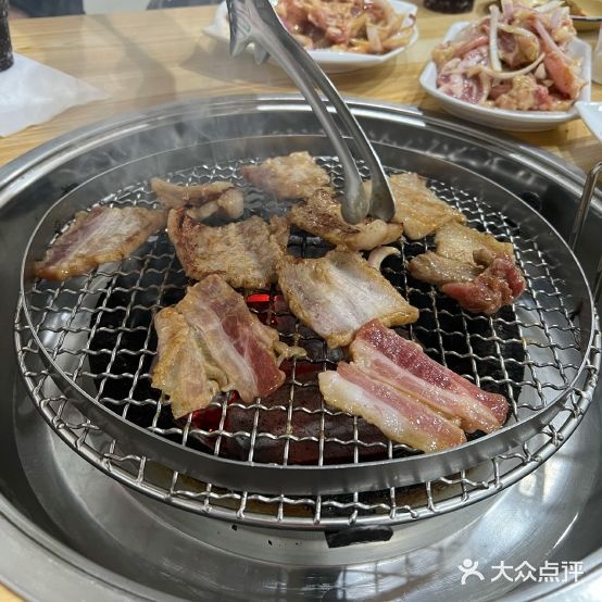 民记木炭靠肉