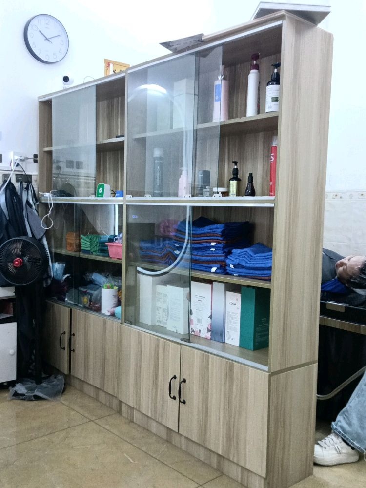 亮美美理发店