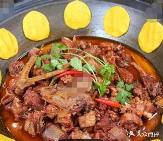 东北铁锅炖饺子店