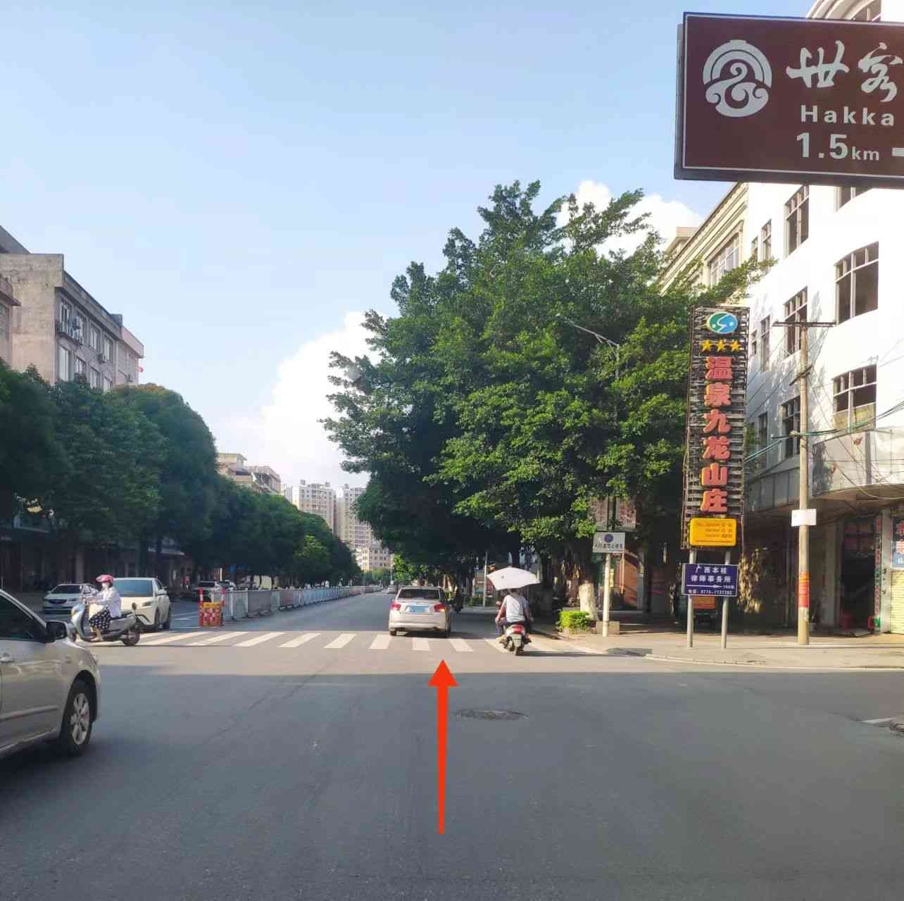 南网电动充电站(玉林市陆川县九龙山庄路口充电站)