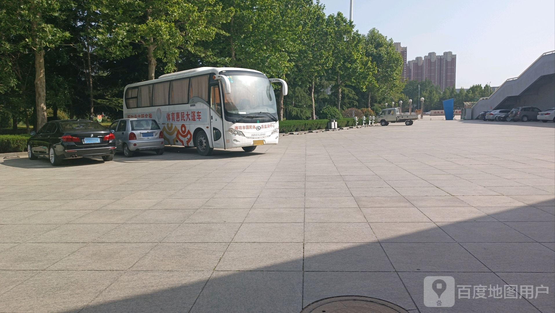 潍坊市奥体中心体育场-地上停车场