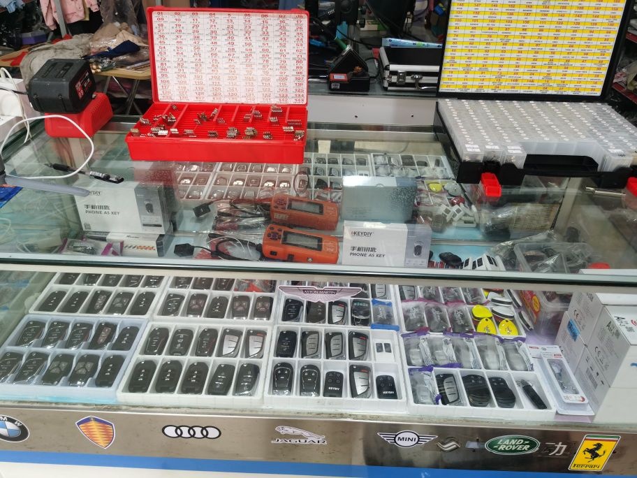 燕锋汽车钥匙(开锁配钥匙)