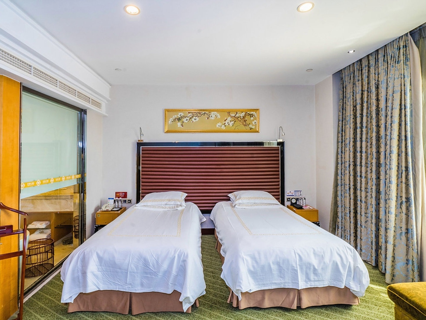 Jinding Grand Hotel