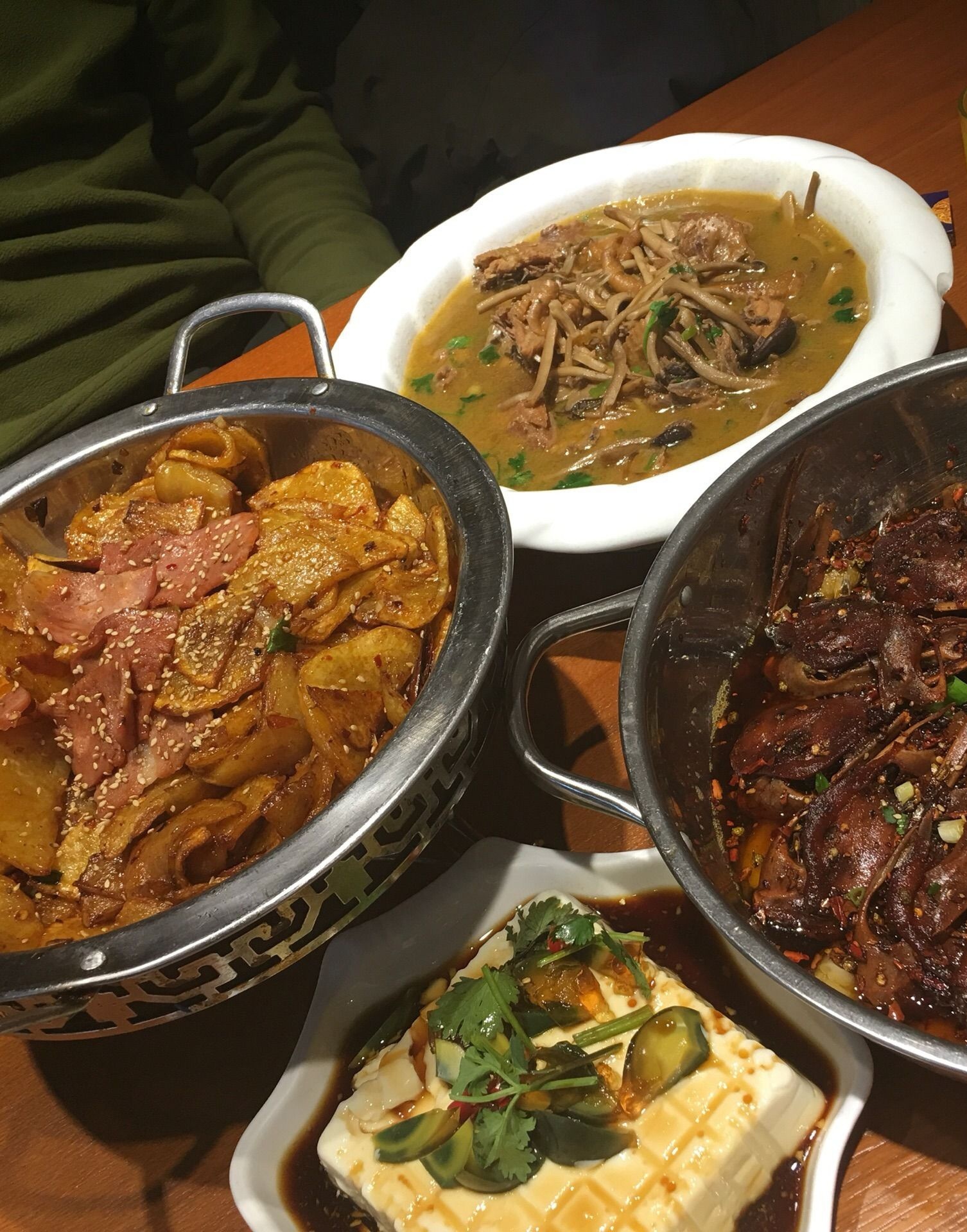 鑫麟干锅辣鸭头(鹤岗总店)