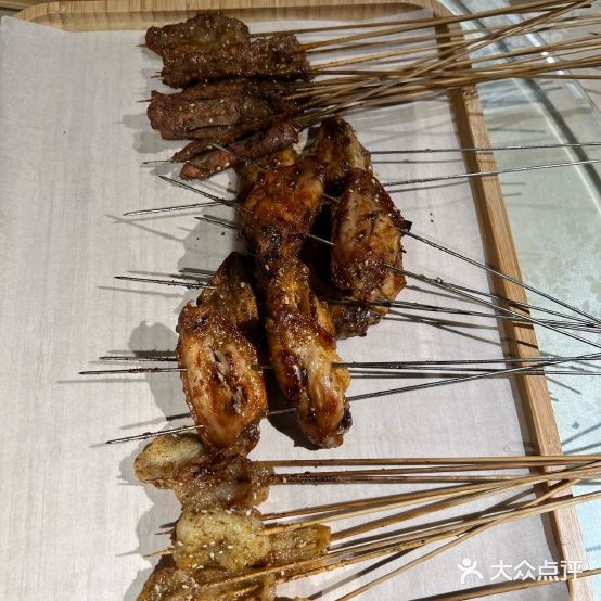 晓阿雷东北铁锅炖饺子馆