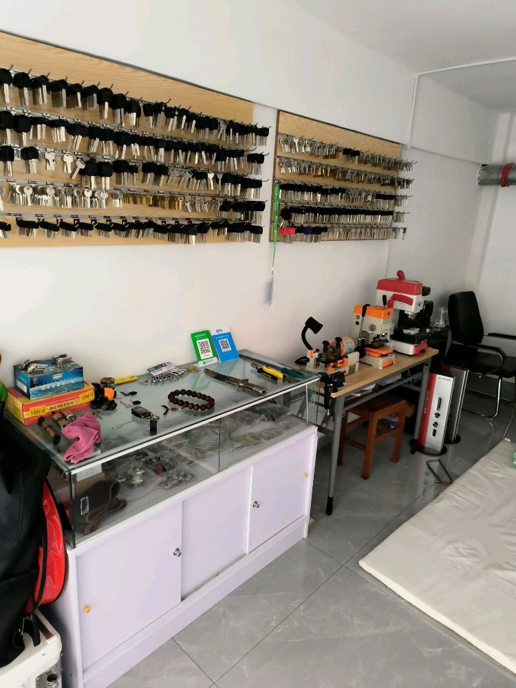 雯诺开锁换手表电子指纹锁