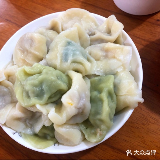 新纺胖子饺子店